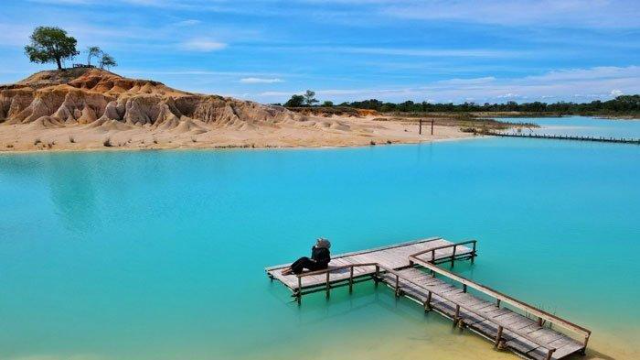 Menelusuri Keajaiban Telaga Biru Bintan